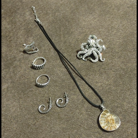 Jewelry - "Ursula" Jewelry 🐙